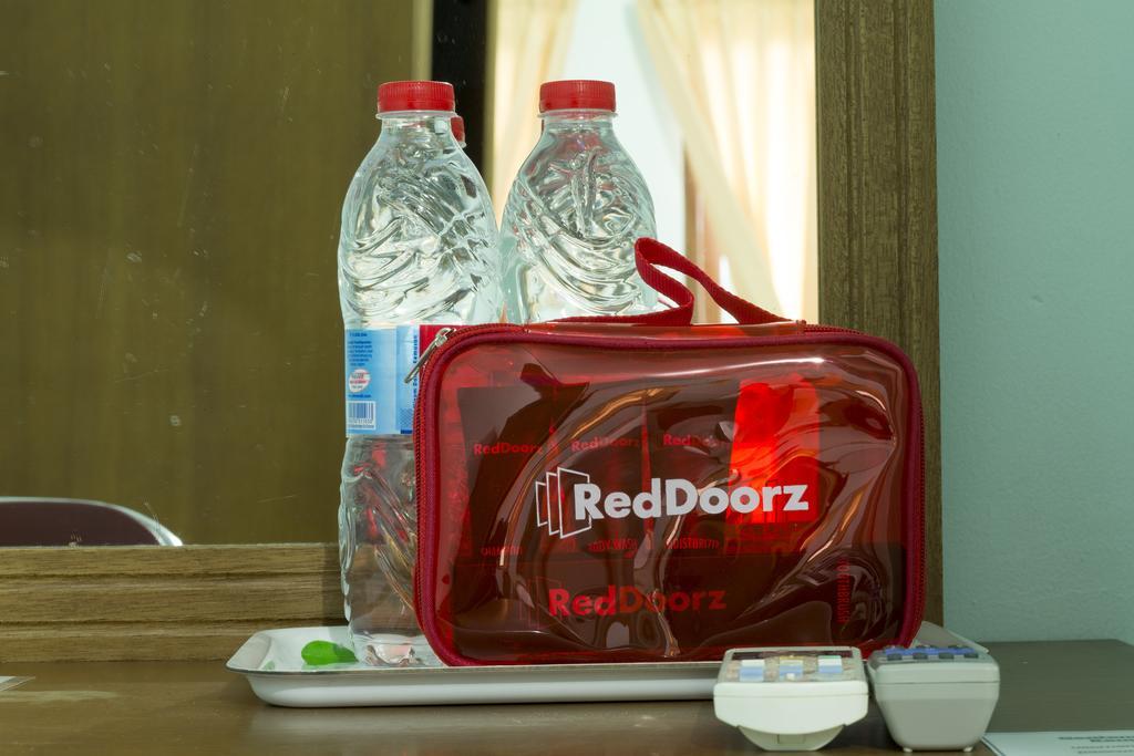 Reddoorz @ Slipi Jaya Hotel Jakarta Exterior photo