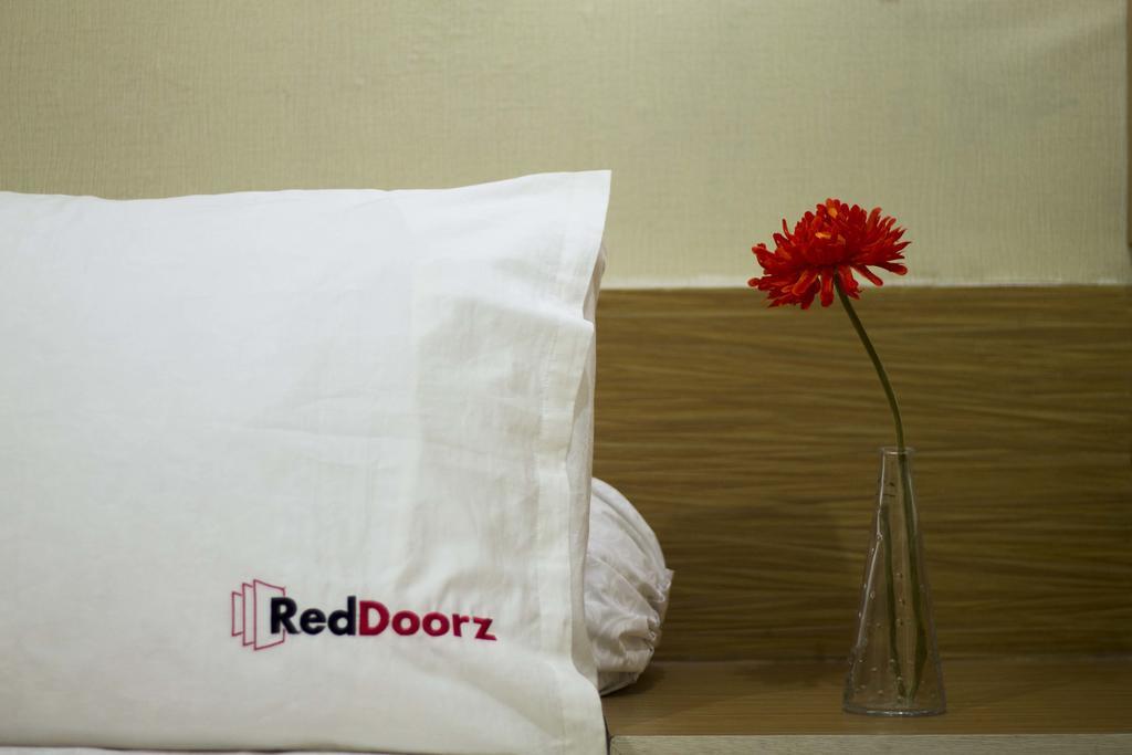 Reddoorz @ Slipi Jaya Hotel Jakarta Exterior photo